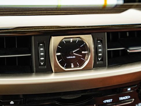 Certified 2021 Lexus LX 570 4WD w/ Luxury Package image 36