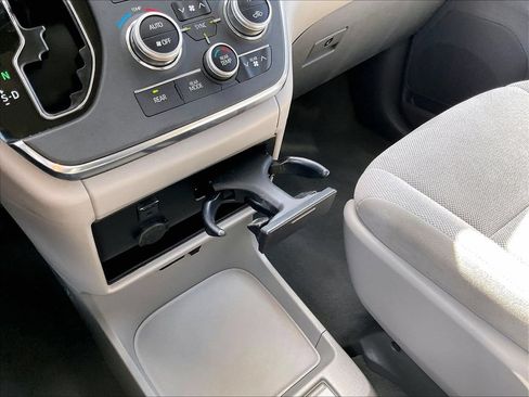 Used 2019 Toyota Sienna L w/ Carpet Mat Package FWD image 24