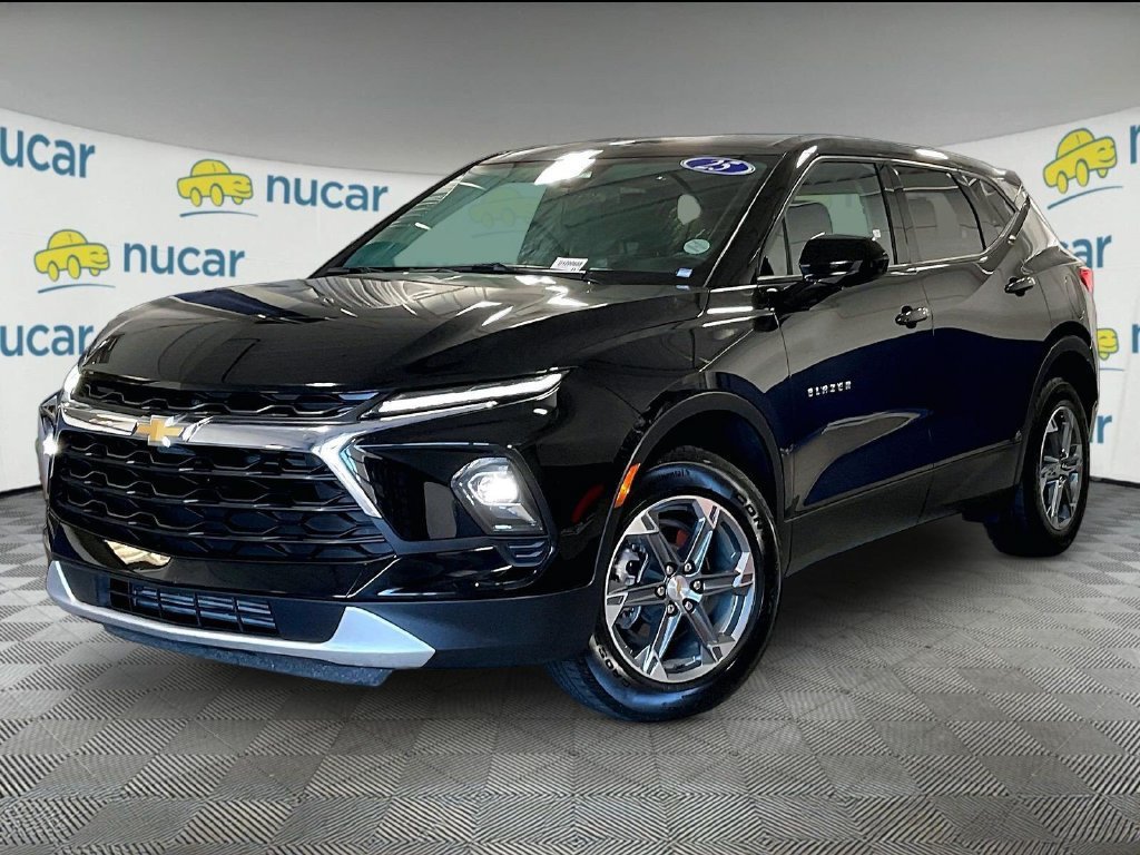 Used 2025 Chevrolet Blazer LT AWD/4WD image 3
