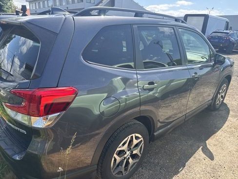 Used 2023 Subaru Forester Premium AWD/4WD image 5