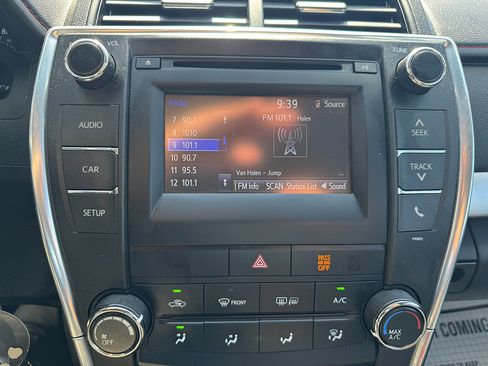 Used 2015 Toyota Camry SE FWD image 15