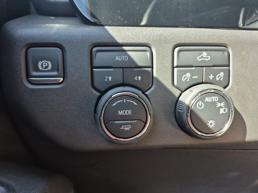 Used 2025 Chevrolet Silverado 1500 LT w/ Protection Package AWD/4WD image 18