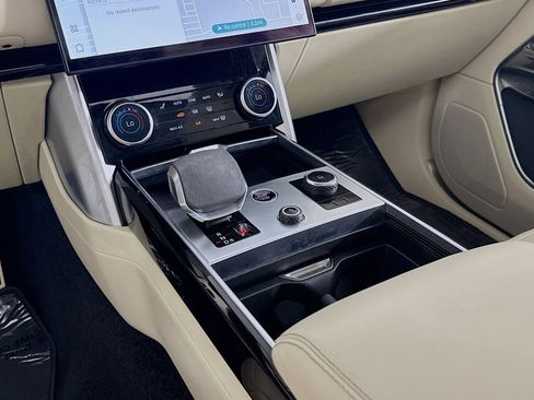 Used 2023 Land Rover Range Rover Long Wheelbase SE image 5