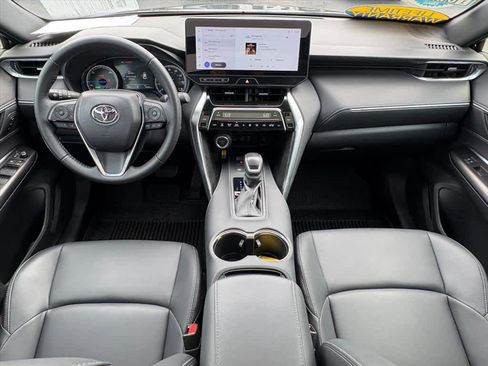 Used 2024 Toyota Venza Nightshade image 11
