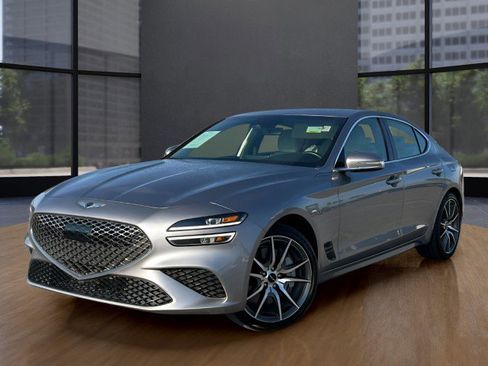 Used 2025 Genesis G70 2.5T image 1