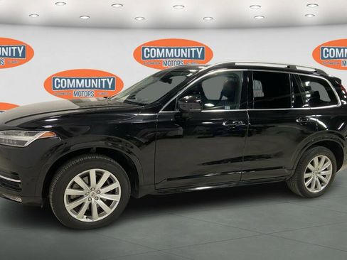 Used 2017 Volvo XC90 T6 Momentum w/ Vision Package image 2