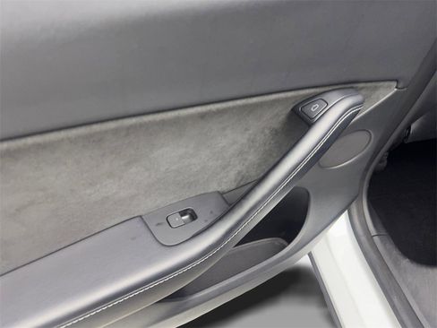 Used 2022 Tesla Model Y Performance image 38