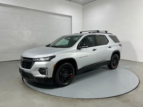 Used 2022 Chevrolet Traverse Premier w/ Redline Edition image 19