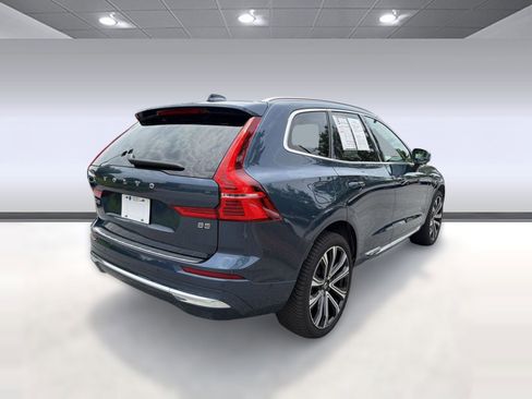 Used 2023 Volvo XC60 B5 Ultimate w/ Climate Package FWD image 9