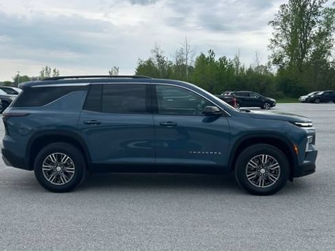 Certified 2025 Chevrolet Traverse LT AWD/4WD image 2
