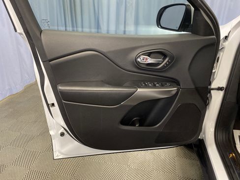 Certified 2019 Jeep Cherokee Limited w/ Trailer Tow Group image 11