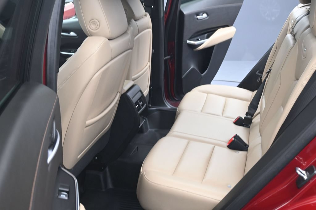 Used 2024 Cadillac XT4 Luxury w/ Cold Weather Package AWD/4WD image 13