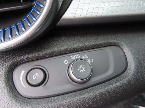 Used 2025 Chevrolet Trax LT w/ Driver Confidence Package FWD image 29