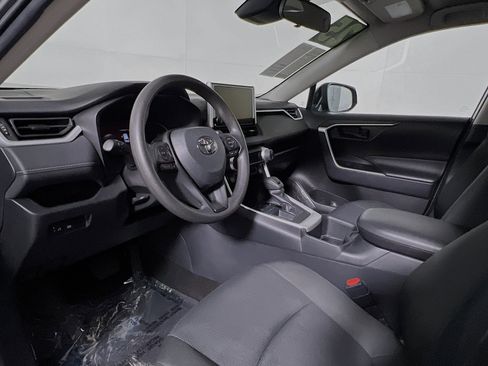 Used 2025 Toyota RAV4 LE image 30