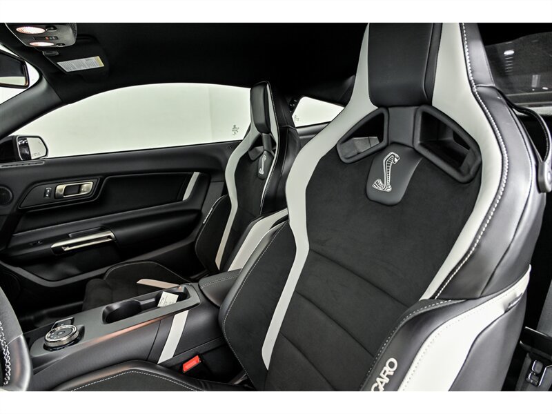 Used 2022 Ford Mustang Shelby GT500 w/ Carbon Fiber Track Pack RWD image 16