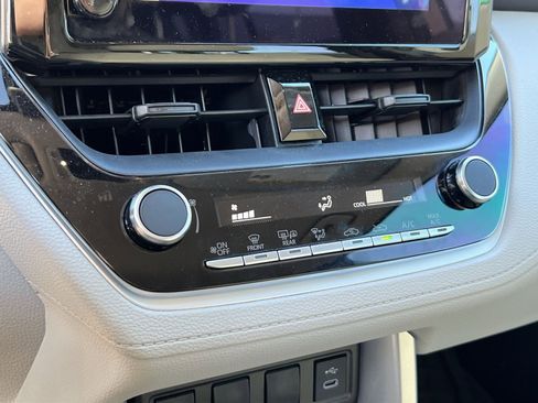 Used 2025 Toyota Corolla Cross L image 20