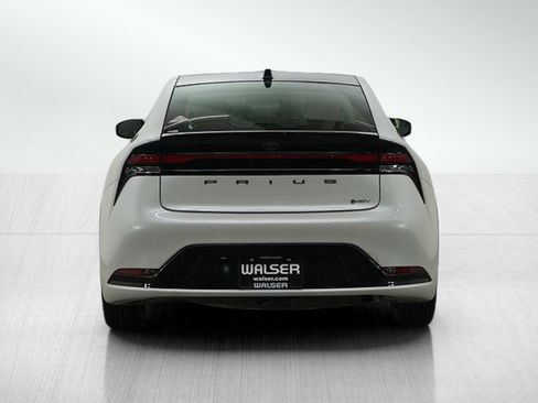 Used 2025 Toyota Prius XLE image 6