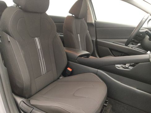 Used 2025 Hyundai Elantra SEL image 21