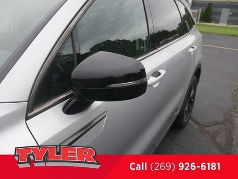 Used 2021 Kia Sorento S w/ Panoramic Sunroof Package AWD/4WD image 12
