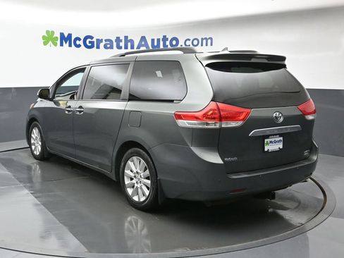 Used 2013 Toyota Sienna XLE image 28