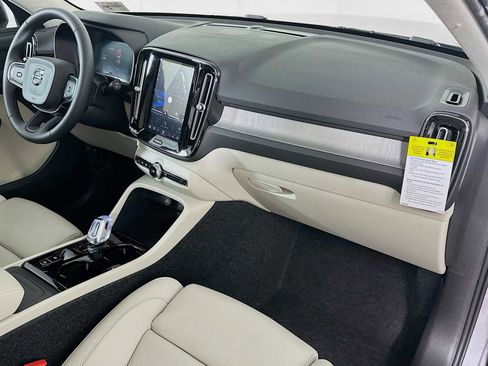 New 2026 Volvo XC40 B5 Plus w/ Climate Package image 28