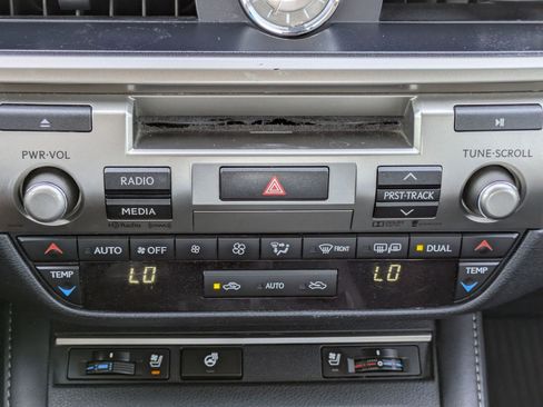 Used 2016 Lexus ES 300h image 25