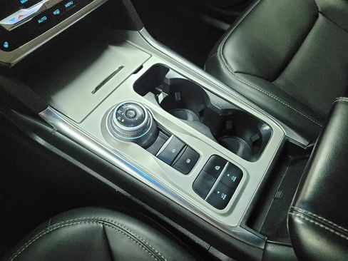 Used 2022 Ford Explorer XLT w/ Equipment Group 202A RWD image 26