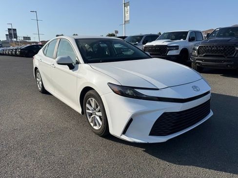 Used 2025 Toyota Camry LE FWD image 4