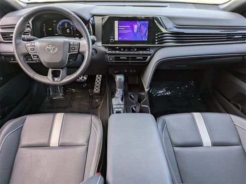 Used 2025 Toyota Camry SE image 25