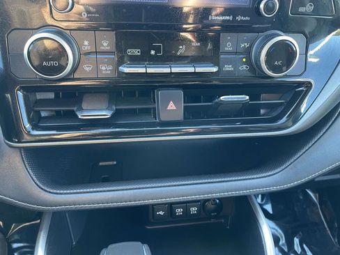 Used 2021 Toyota Highlander LE image 40