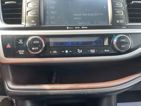 Used 2019 Toyota Highlander Limited AWD/4WD image 31
