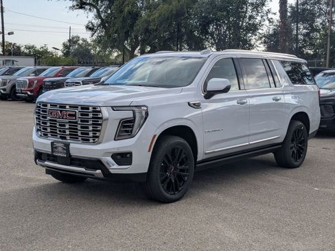 New 2026 GMC Yukon XL Denali w/ Sun & Power Step Package AWD/4WD image 9