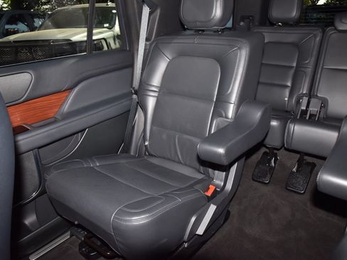 Certified 2024 Lincoln Navigator Premiere AWD/4WD image 20