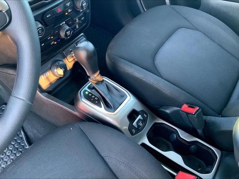 Used 2022 Jeep Renegade Sport AWD/4WD image 17
