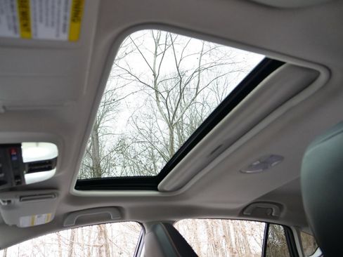 Used 2019 Subaru Crosstrek 2.0i Limited w/ Moonroof Package w/Navigation image 16