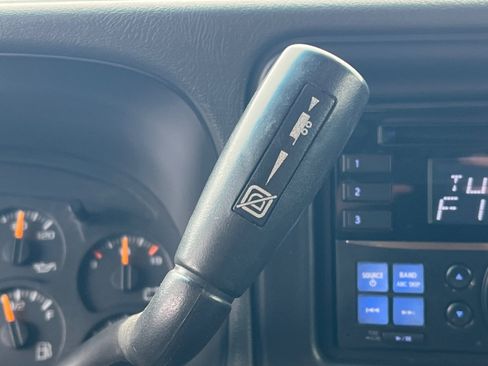 Used 2005 GMC Sierra 2500 SLE w/ Heavy-Duty Power Package image 16