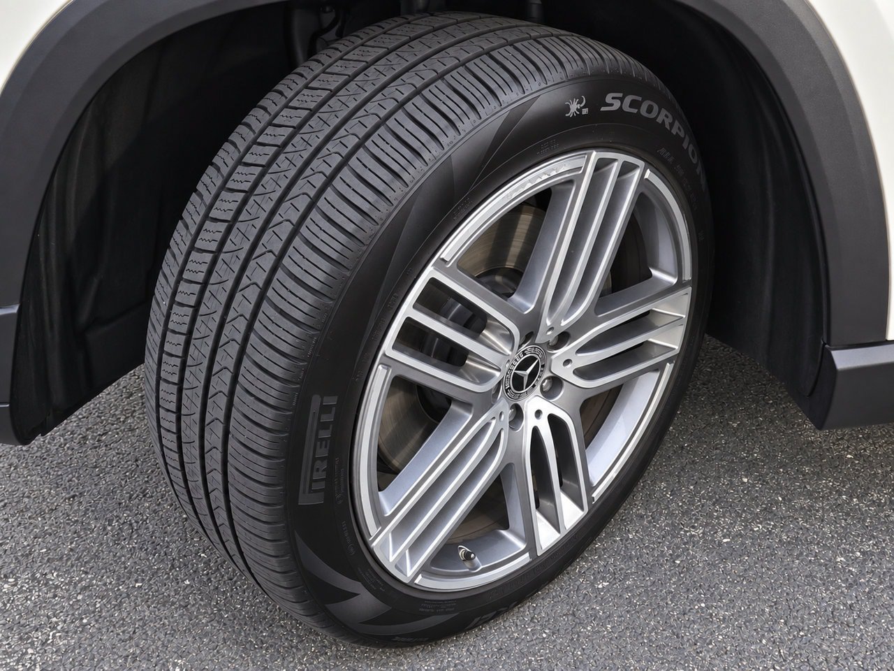 Used 2022 Mercedes-Benz GLS 450 4MATIC image 13