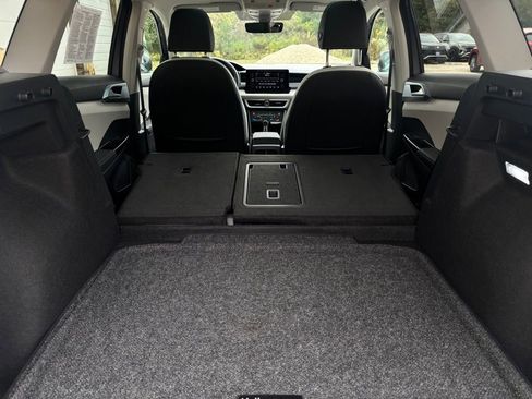Certified 2025 Volkswagen Taos SE image 23