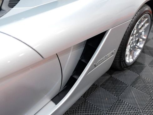 Used 2004 Dodge Viper SRT-10 image 36