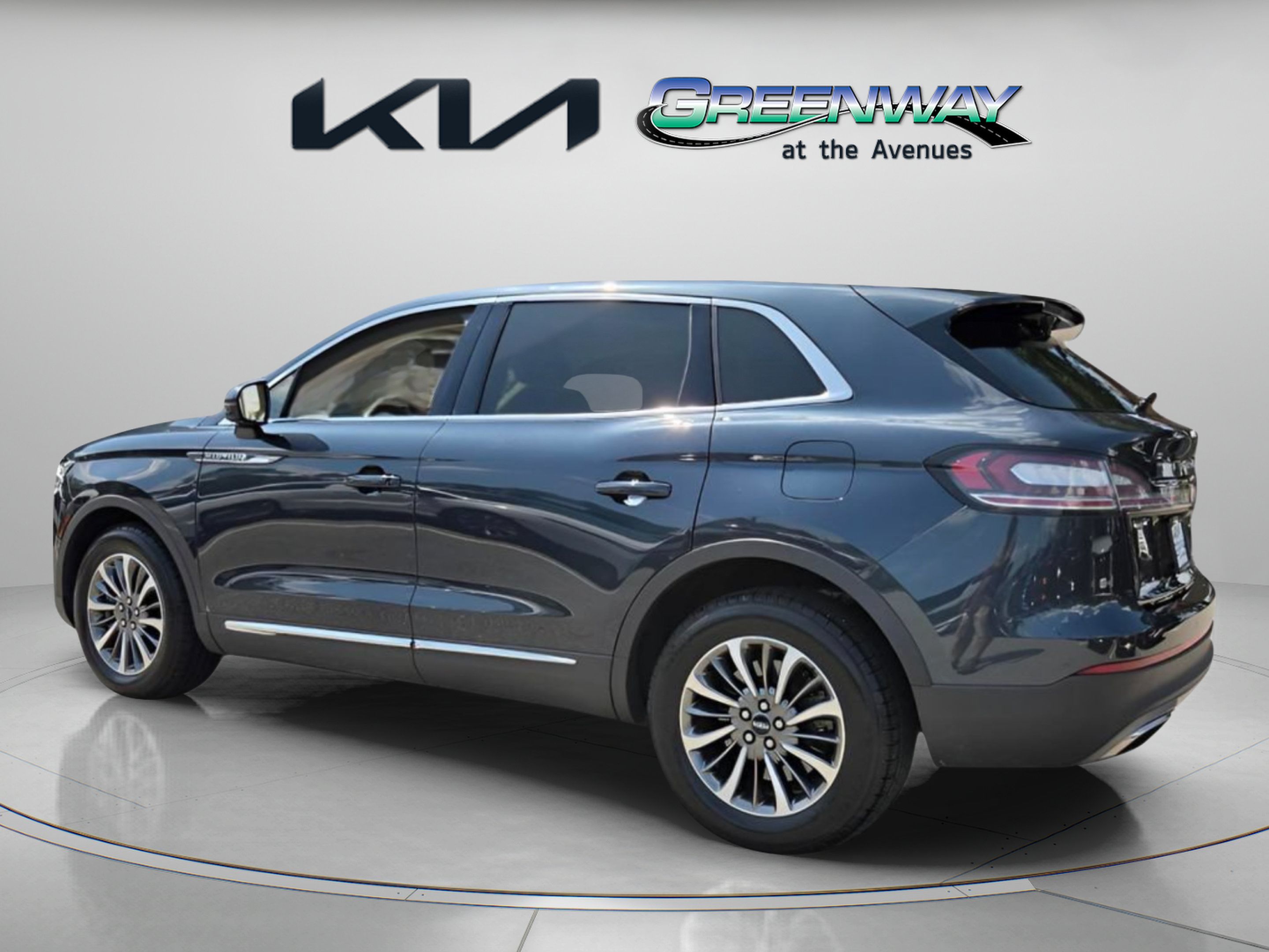 Used 2023 Lincoln Nautilus AWD w/ Premium Package image 5