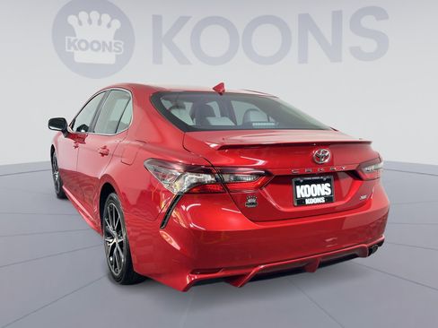 Used 2024 Toyota Camry SE image 4