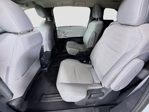 Used 2025 Toyota Sienna LE w/ LE Plus Package image 23