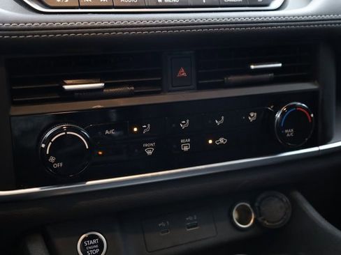 Used 2023 Nissan Rogue S image 19