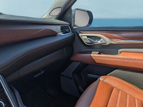 Used 2023 GMC Yukon XL Denali Ultimate image 29