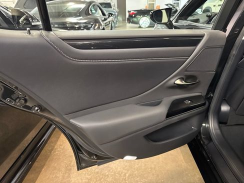 Used 2024 Lexus ES 350 w/ Accessory Package (Z2) FWD image 12