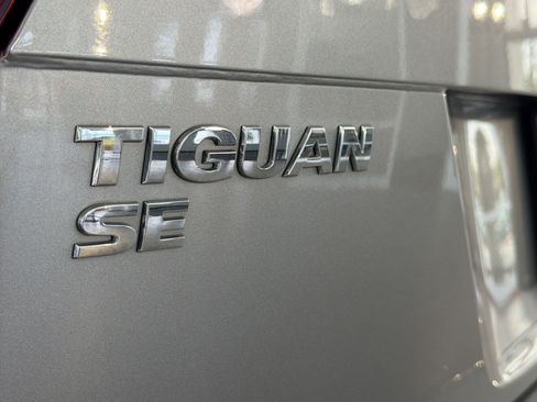 Used 2021 Volkswagen Tiguan SE w/ Panoramic Sunroof Package FWD image 35