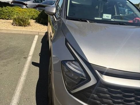 Used 2023 Kia Sportage LX AWD/4WD image 4