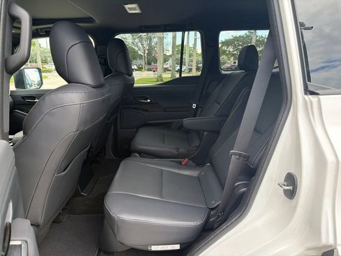Used 2025 Lexus GX 550 w/ Accessory Package (Z1) AWD/4WD image 7