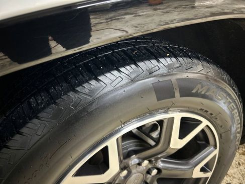 Certified 2024 Jeep Wagoneer L Series III w/ Flexible Seating Group image 12