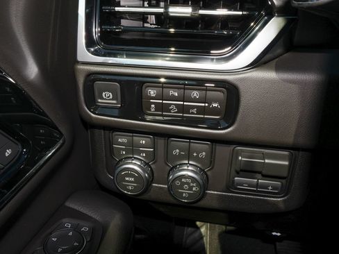 New 2026 GMC Yukon XL Denali w/ Denali Reserve Package AWD/4WD image 33